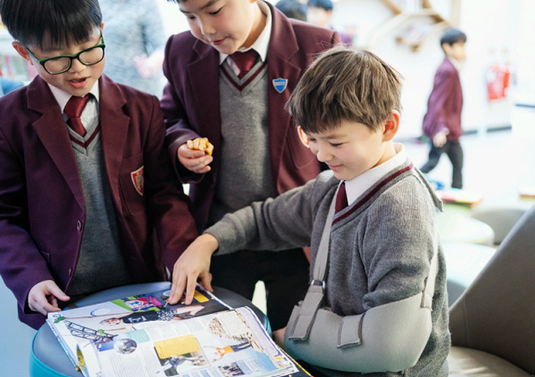 Boys reading in class at Homefield Prep